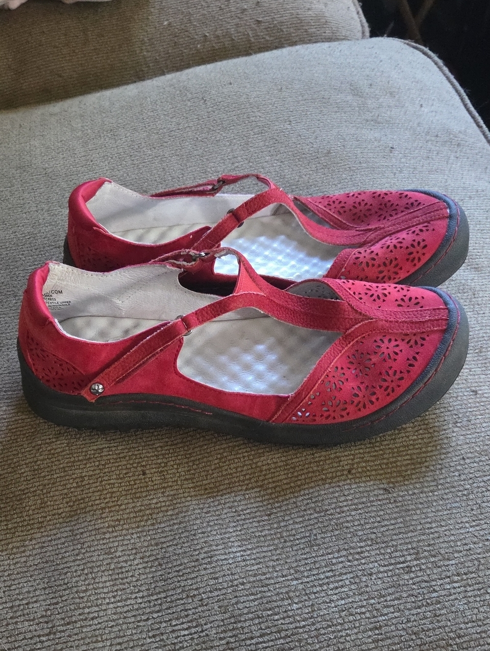 Jambu Red Laser-Cut Mary Jane Flats Leather Womens Sz 8.5  Super Comfy!